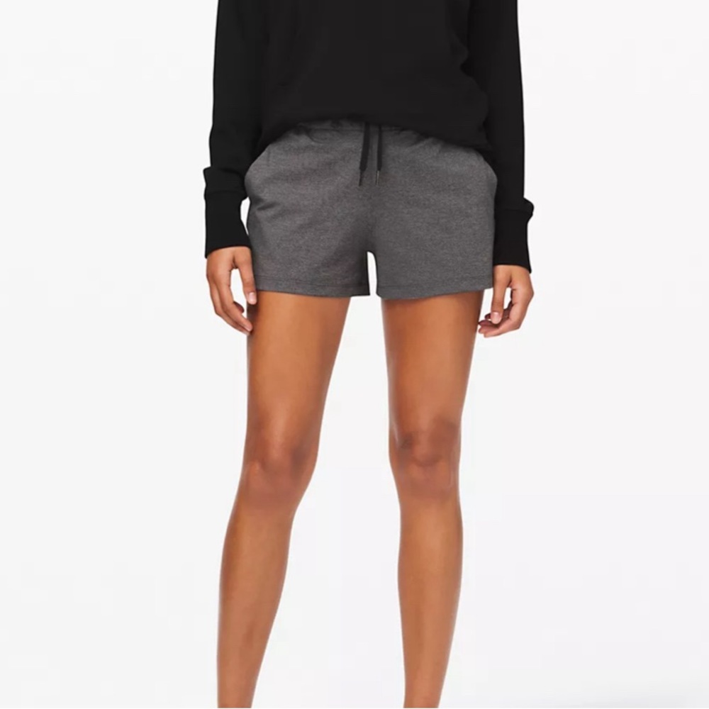 LULULEMON ON THE FLY SHORTS SIZE 8